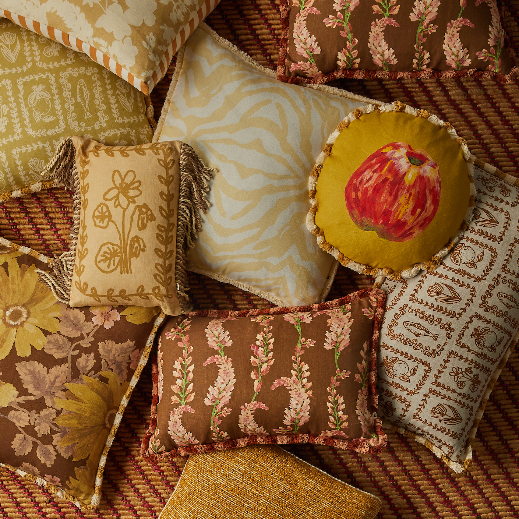 BONNIE AND NEIL PETRA CUSHION: WHEAT/ 40X30CM