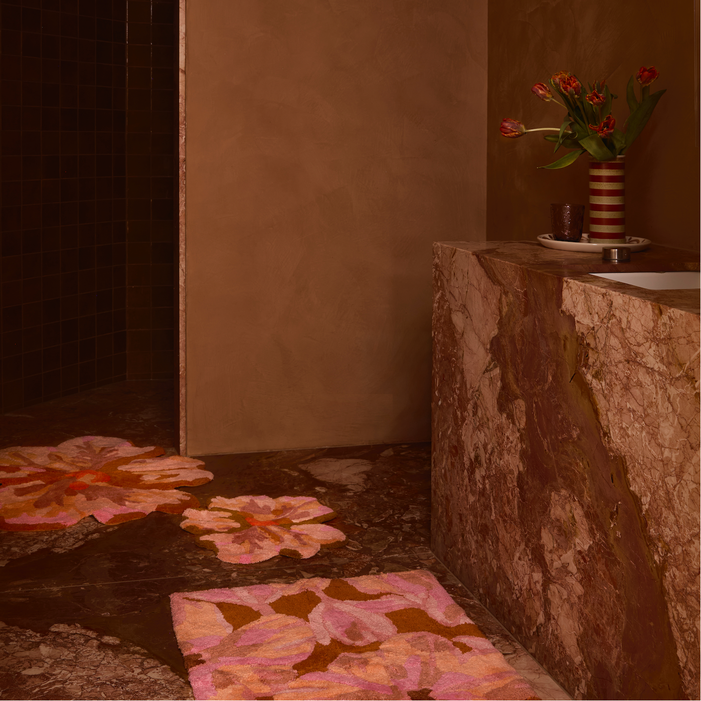 BONNIE AND NEIL TULIP BATH MAT: TAN