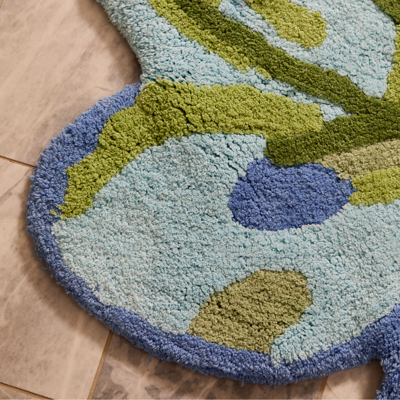 BONNIE AND NEIL TULIP BATH MAT: BLUE/ GREEN