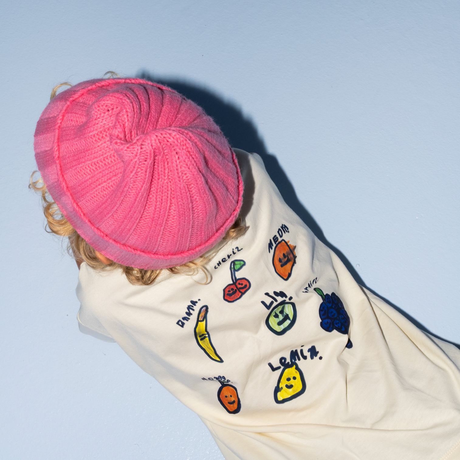 GROWN MERINO BLEND RIB KNIT BEANIE: RASPBERRY