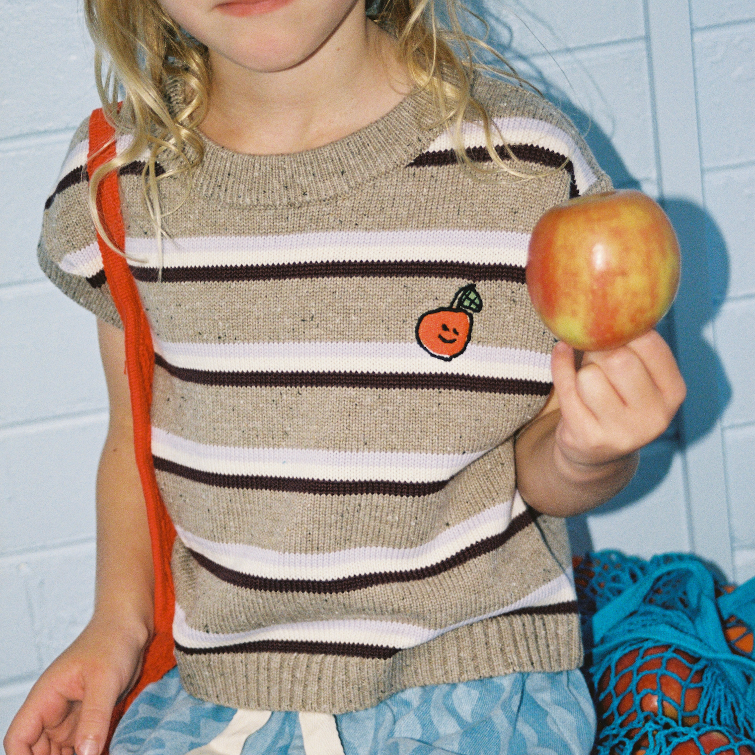 GROWN ORGANIC STRIPE APPLE KNIT VEST: OATMILK