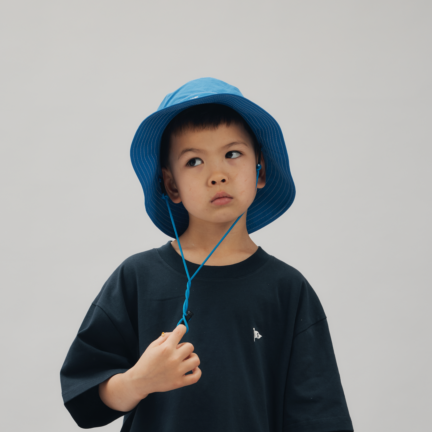 SONNIE NYLON BUCKET HAT CONTRAST STITCHING: ELECTRIC BLUE