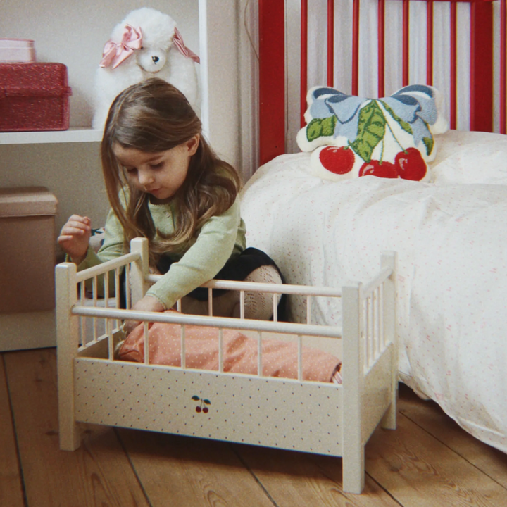 Konges Sløjd Doll Bed FSC: Big Cherry