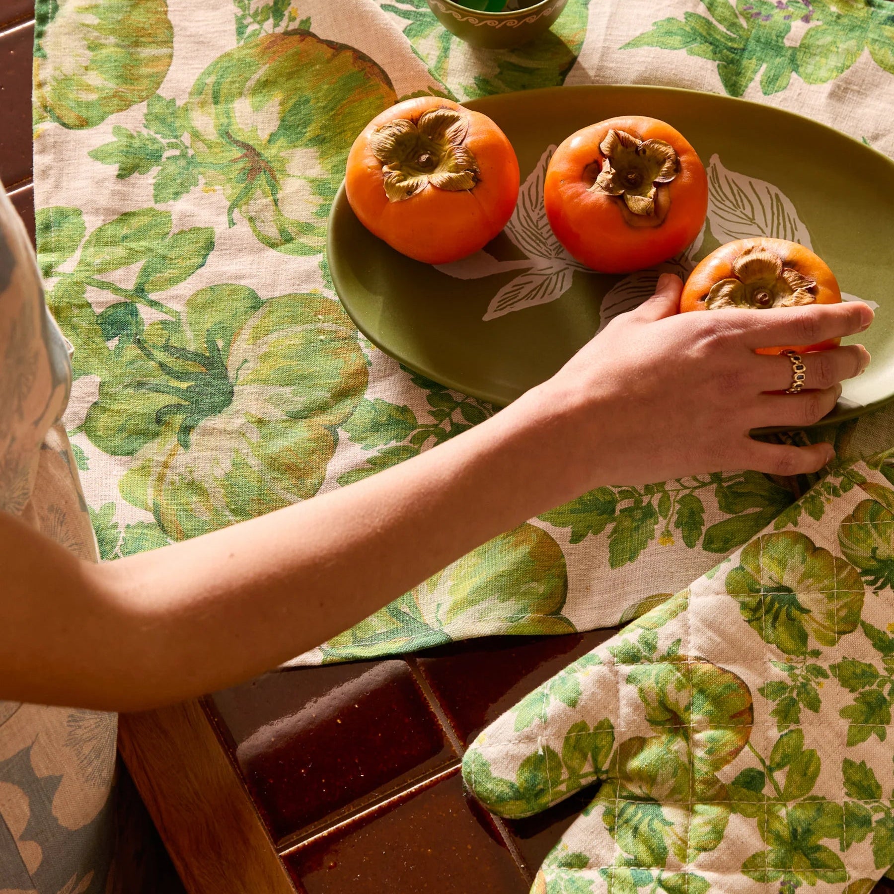 BONNIE AND NEIL LINEN TEA TOWEL: HEIRLOOM GREEN