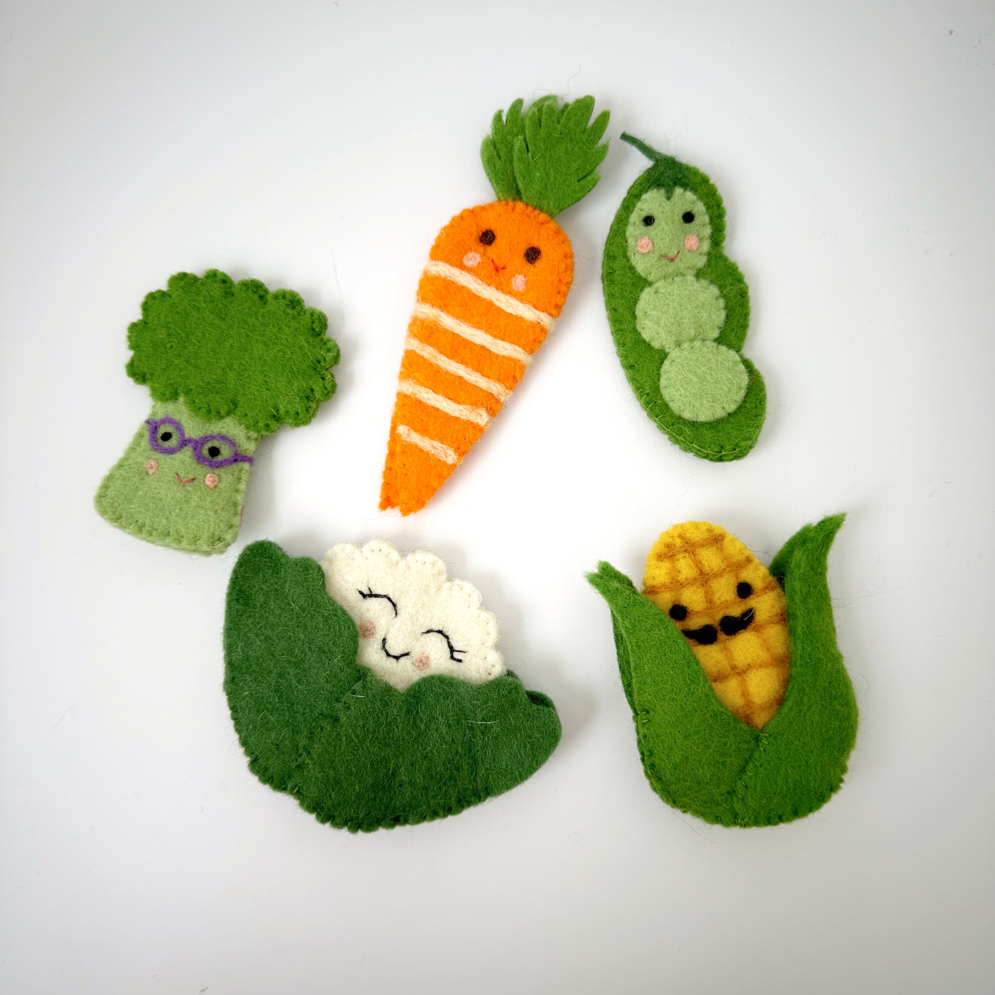 TARA TREASURES FELT VEGETABLE FINGER PUPPET SET