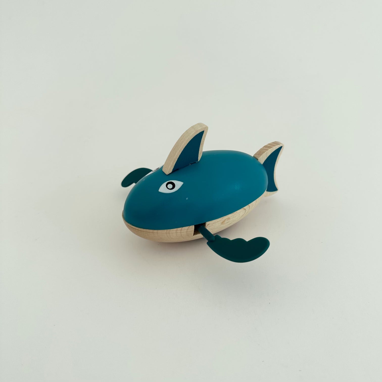 WATER SHARK WIND UP TOY