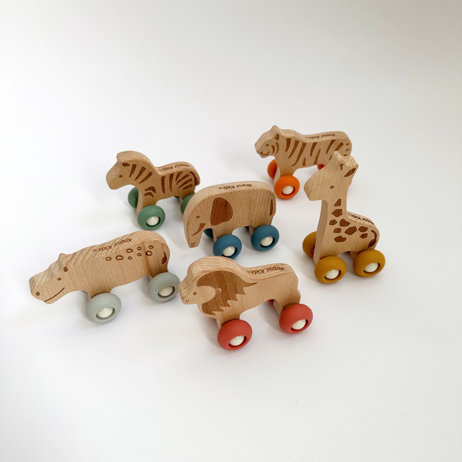 WILDLIFE WOODEN ANIMALS WITH RUBBER WHEELS