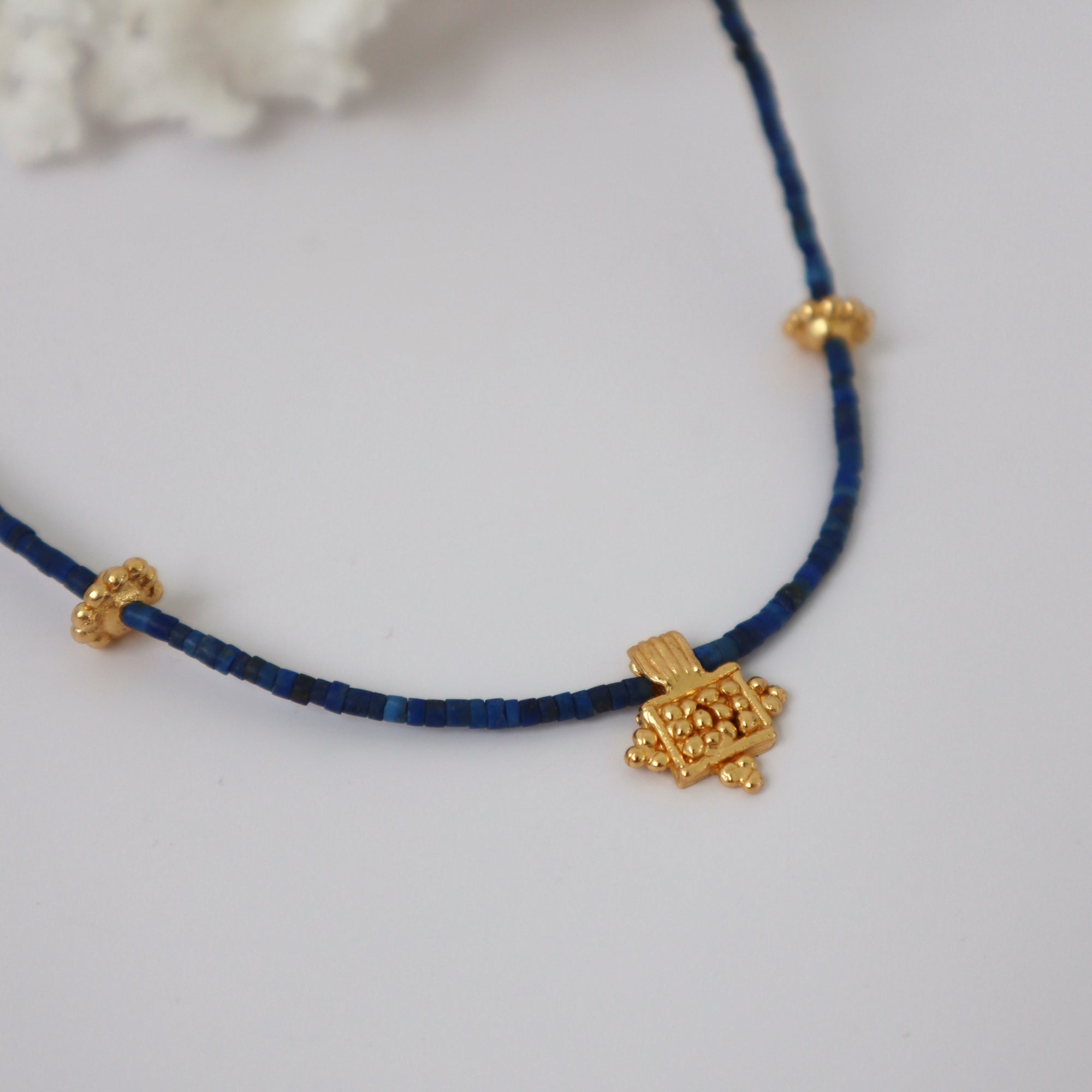 CLEOPATRA'S BLING TRIADIC NECKLACE IN LAPS LAZULI: GOLD