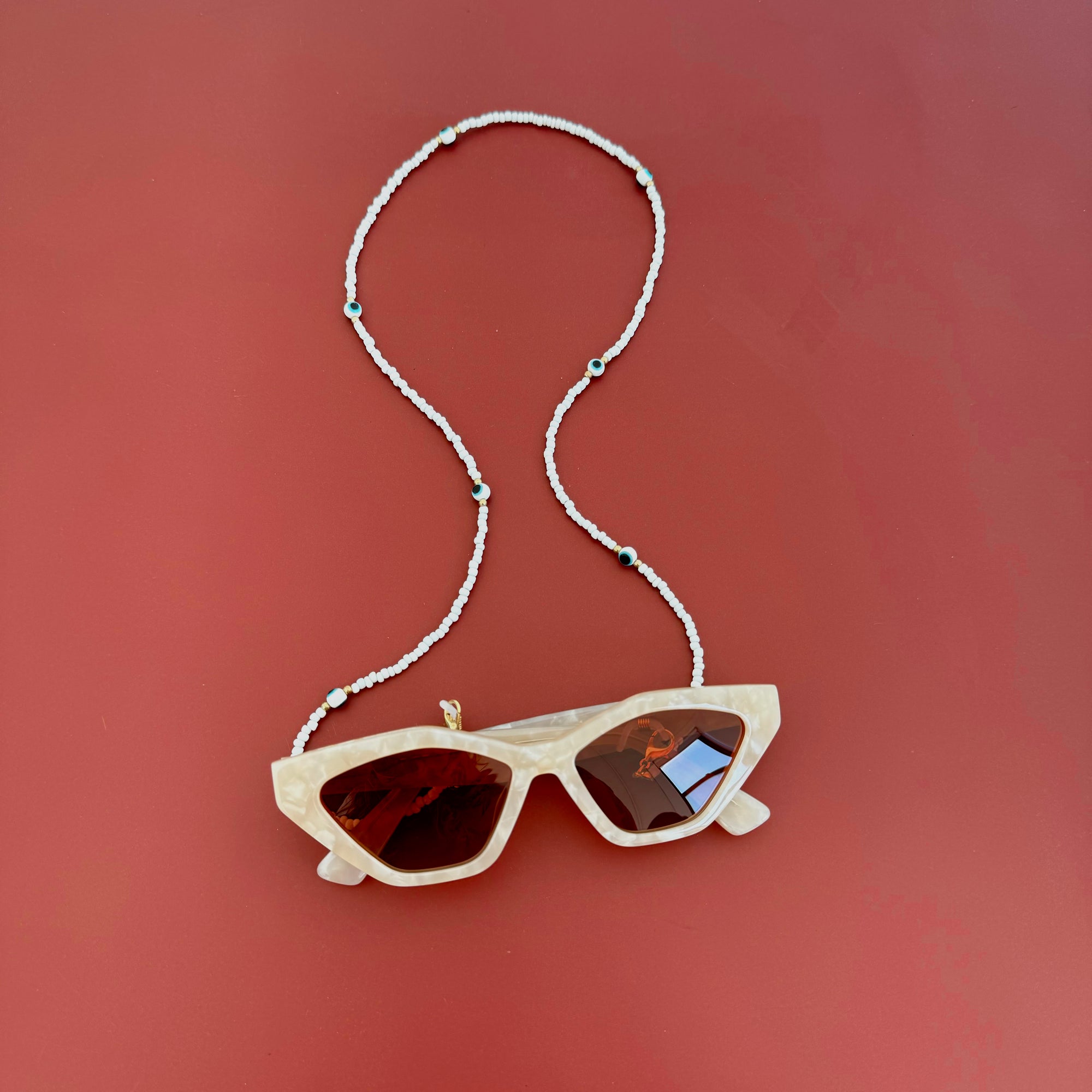 SALTY SAFARI EVIL EYE SUNGLASS CHAIN: SNOW