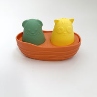 SILICONE BATH BOAT & ANIMAL SQUIRTER SET: CAT & DOG