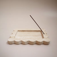 COTHEORY PALAZZO SCALLOP INCENSE HOLDER TRAY: BEIGE TRAVERTINE