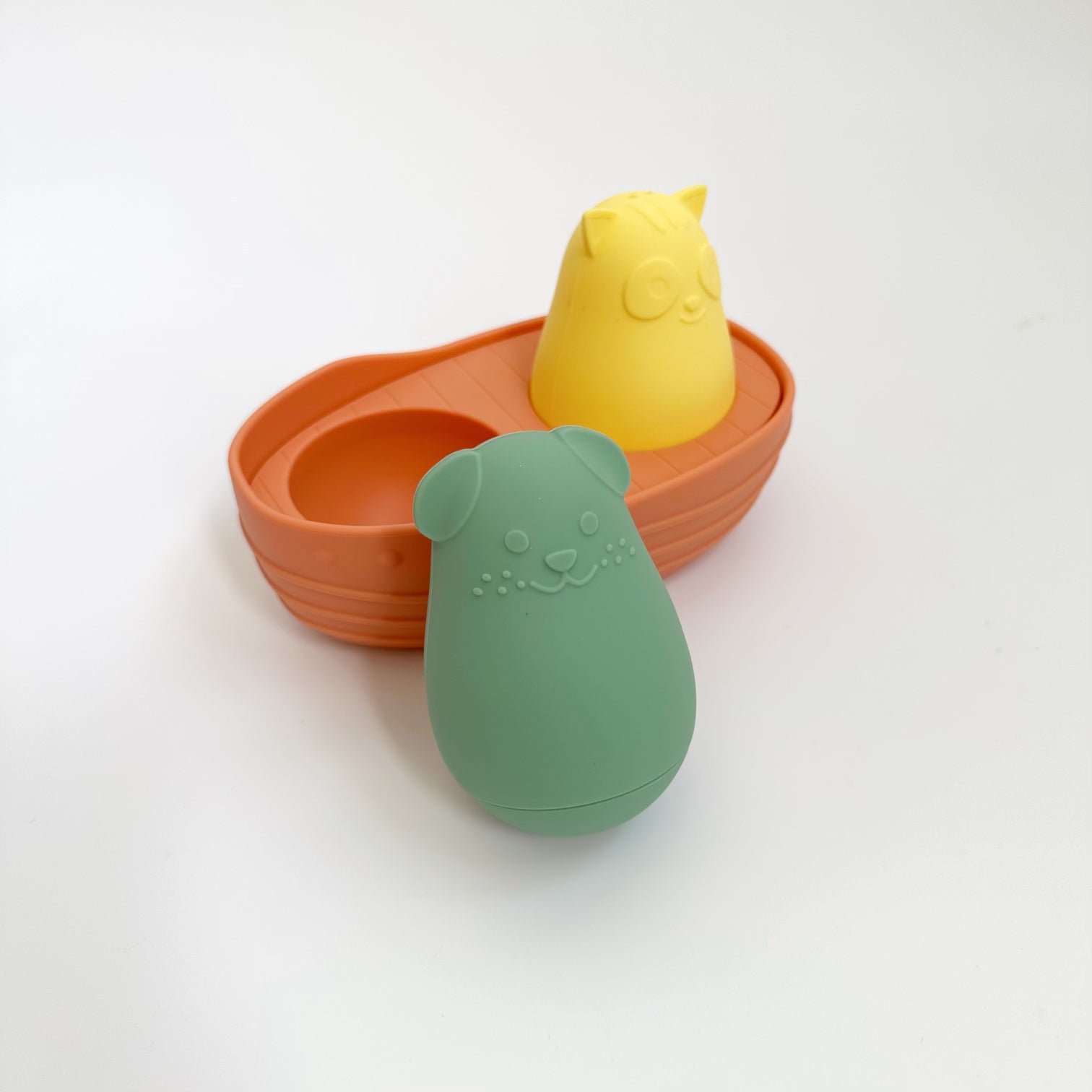 SILICONE BATH BOAT & ANIMAL SQUIRTER SET: CAT & DOG