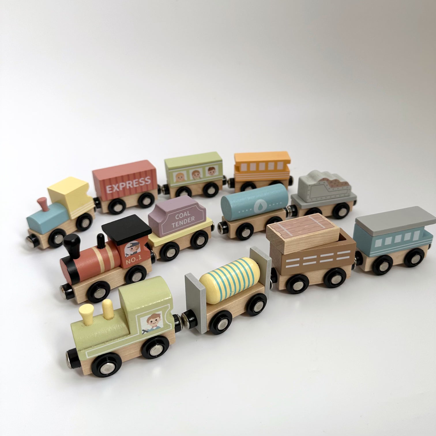 WOODEN TRAIN & CARRIAGE SET