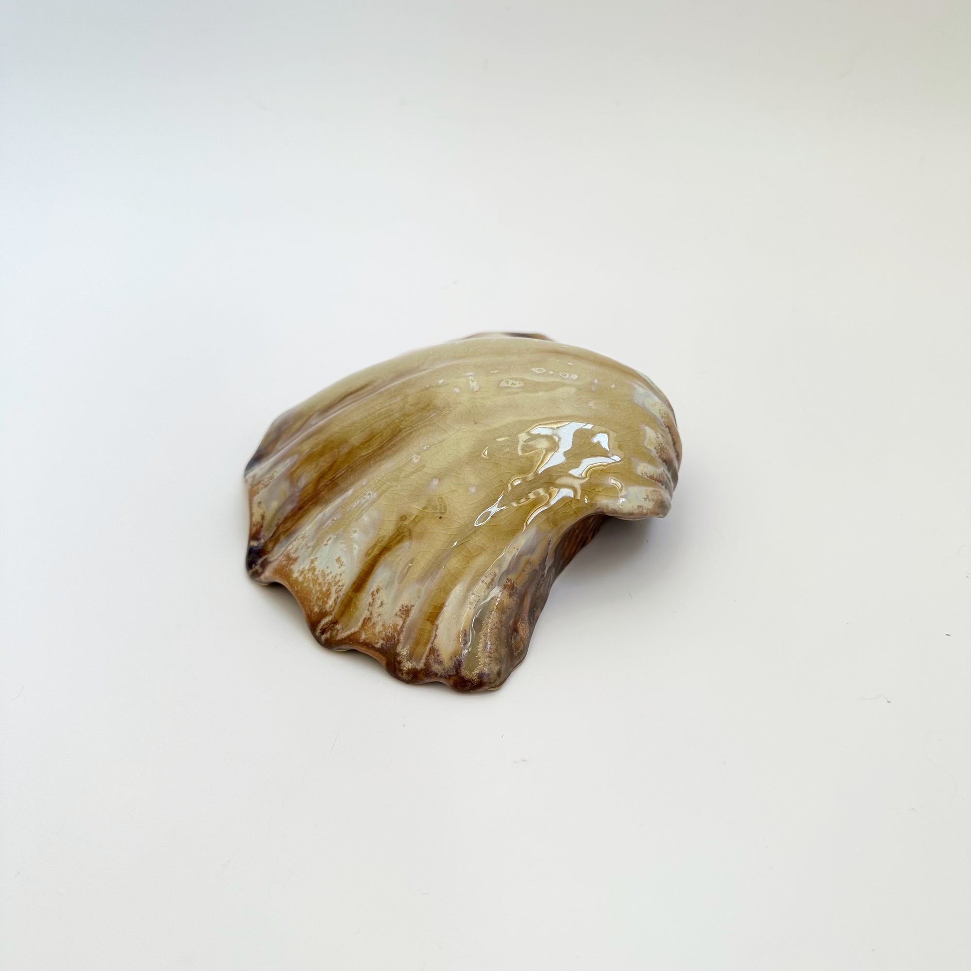 OCTAVIA CERAMIC PLATE: CLAM