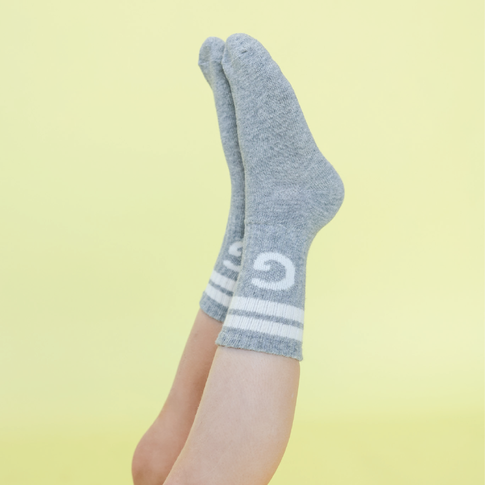 GROWN STRIPE LOGO SOCKS: GREY MARLE