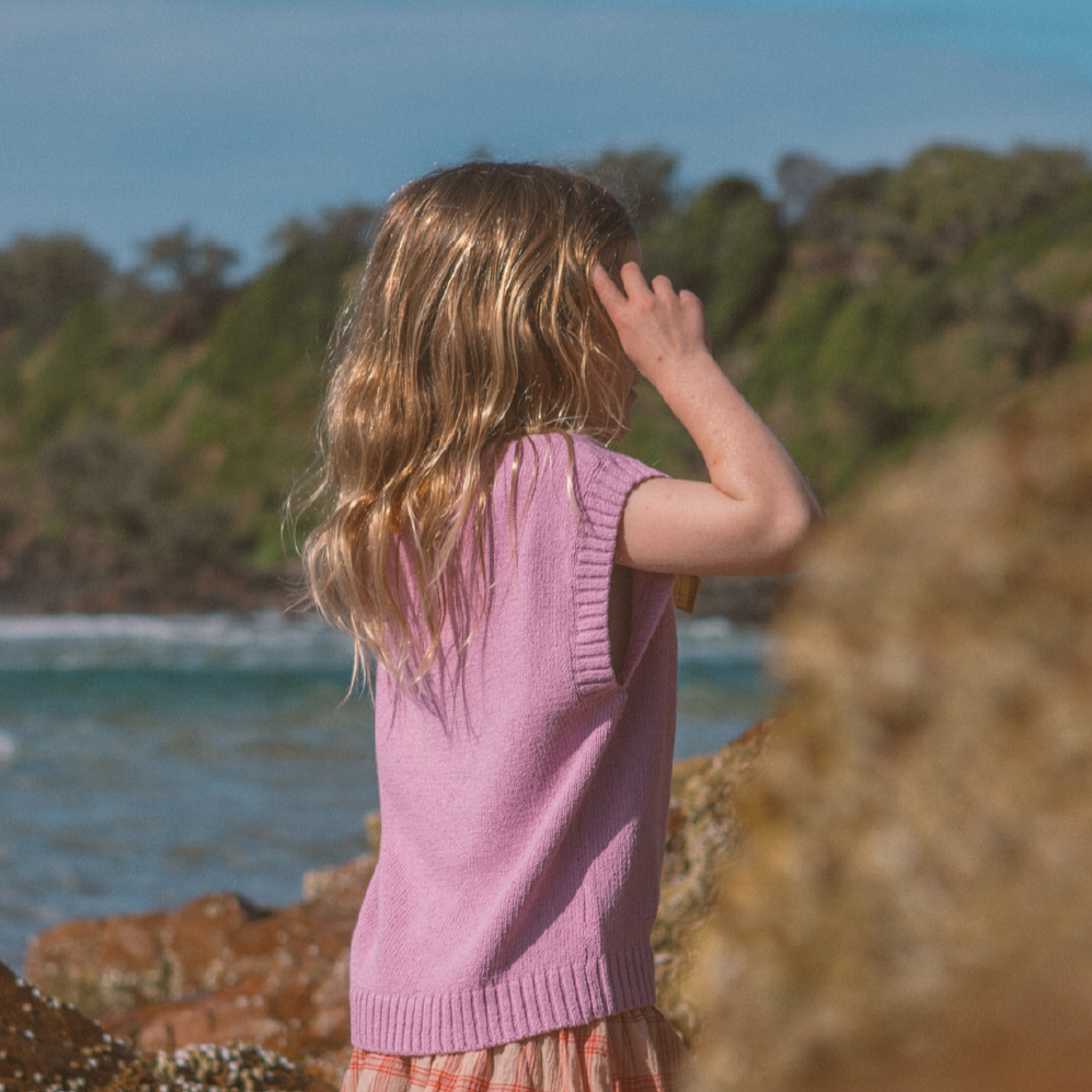 GROWN JERSEY KNIT VEST: RASPBERRY