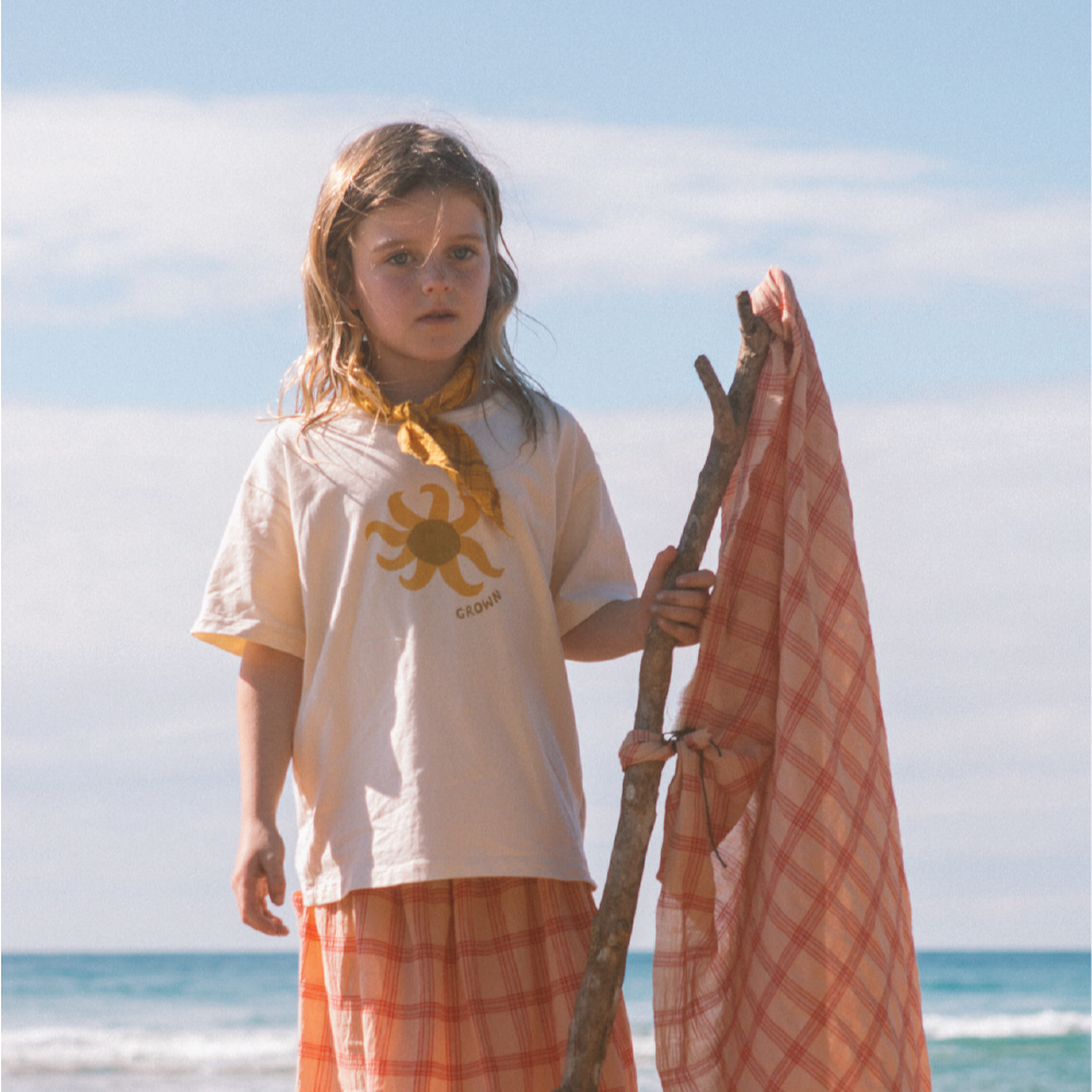 GROWN ORGANIC SUNNY TEE: MILK