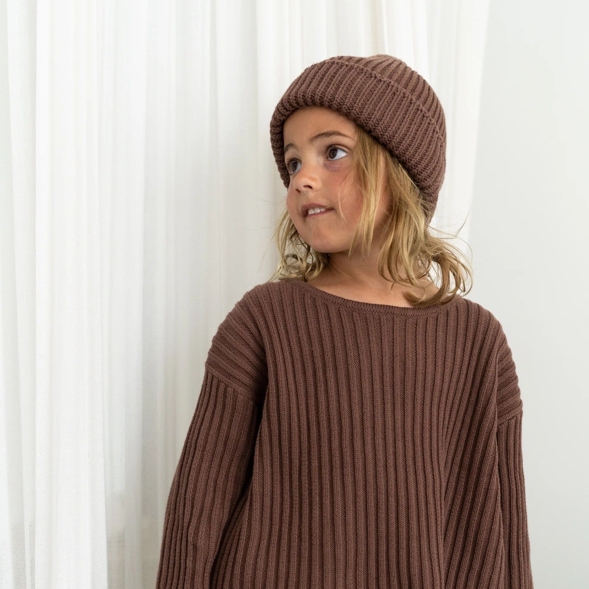 ILLOURA THE LABEL KNIT BEANIE: COCOA