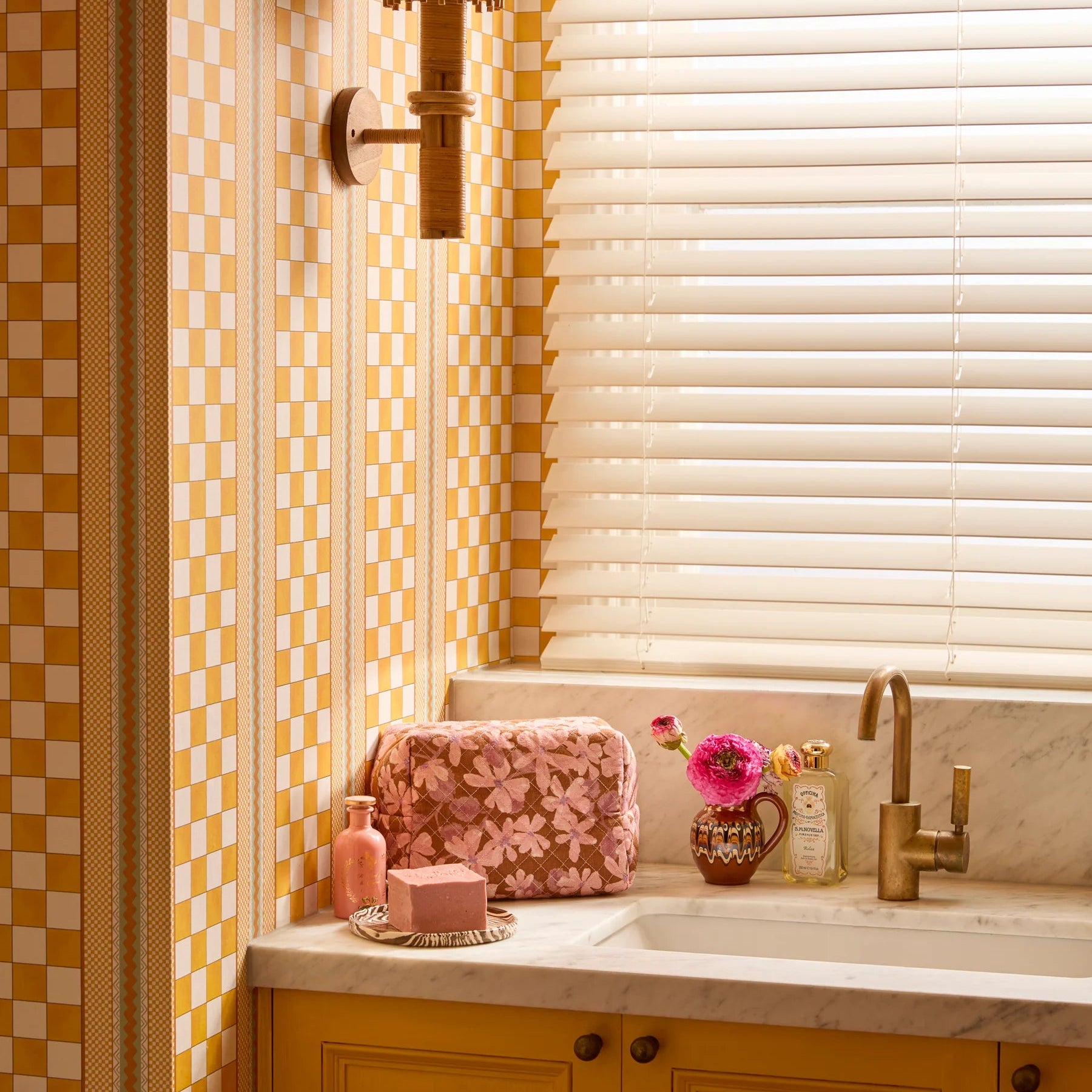 BONNIE AND NEIL LARGE TOILETRY BAG: VIOLET TAN