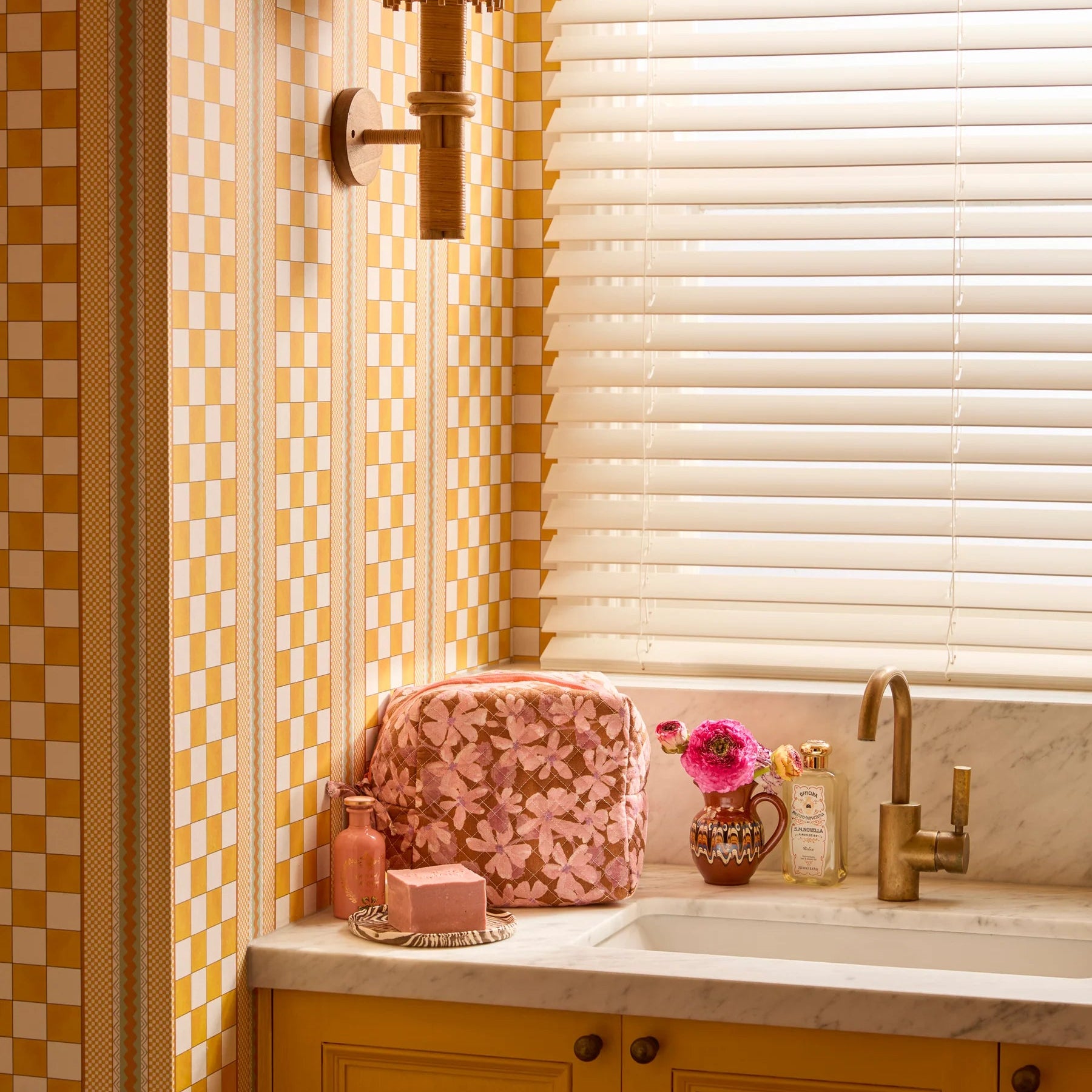 BONNIE AND NEIL MEDIUM TOILETRY BAG: VIOLET TAN