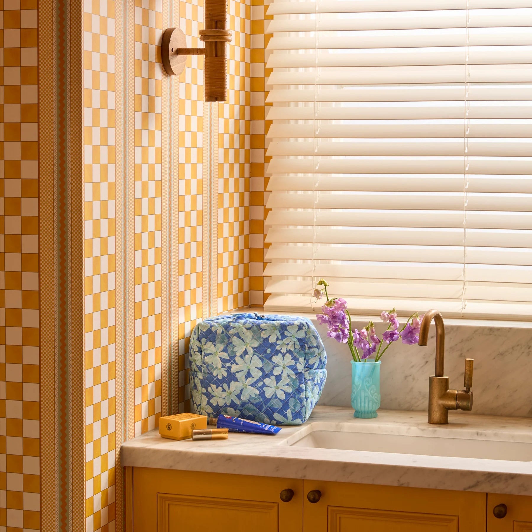 BONNIE AND NEIL LARGE TOILETRY BAG: VIOLET BLUE