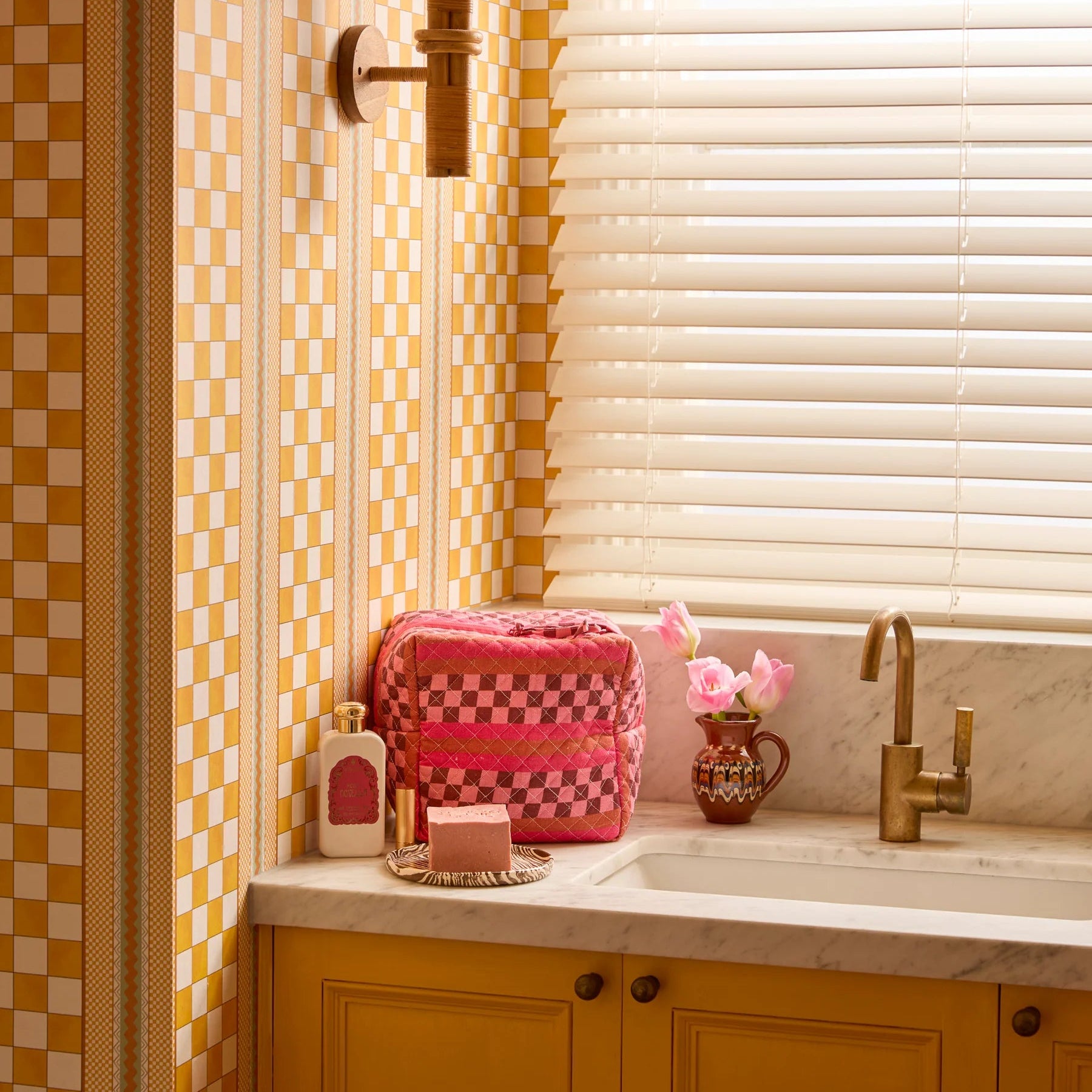 BONNIE AND NEIL LARGE TOILETRY BAG: MARCO TILE PINK