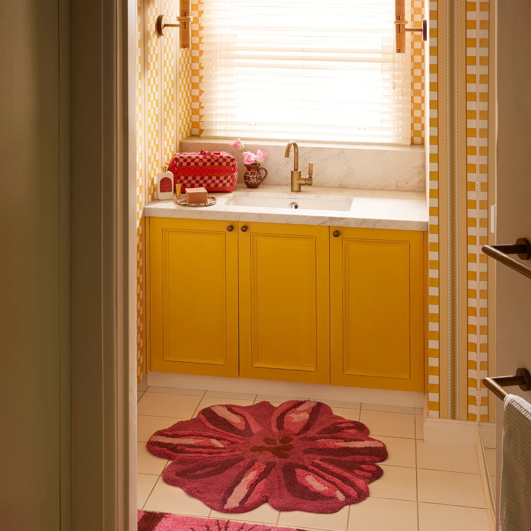 BONNIE AND NEIL MEDIUM TOILETRY BAG: MARCO TILE PINK