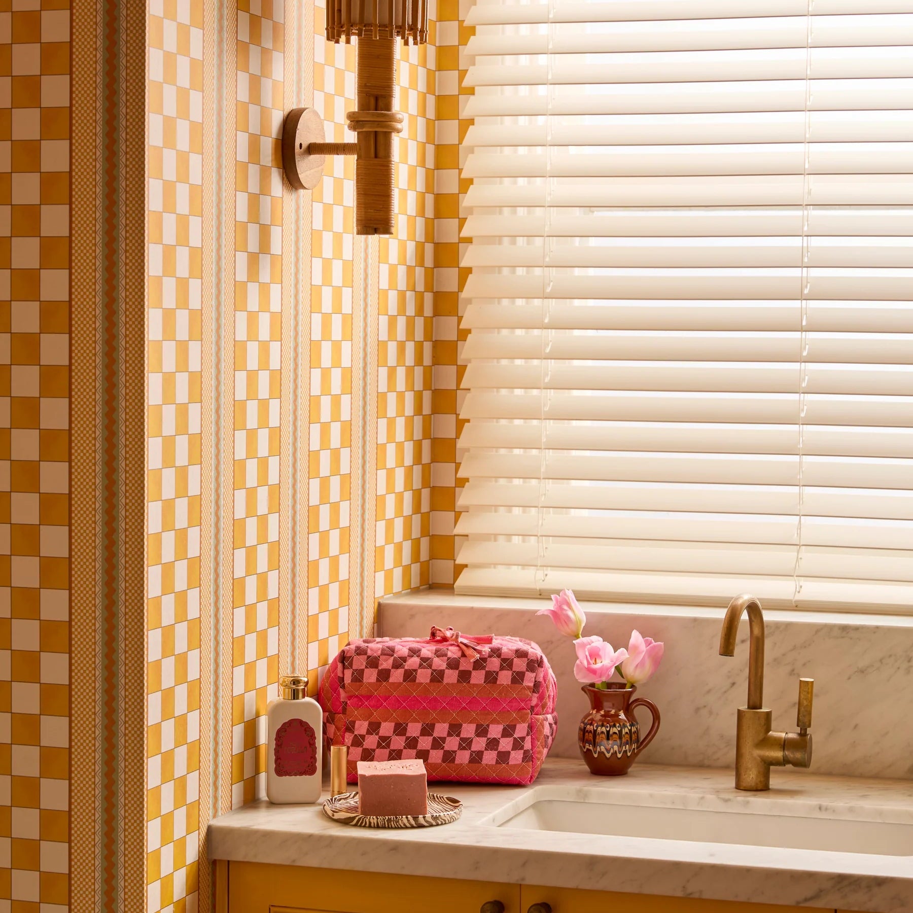 BONNIE AND NEIL MEDIUM TOILETRY BAG: MARCO TILE PINK