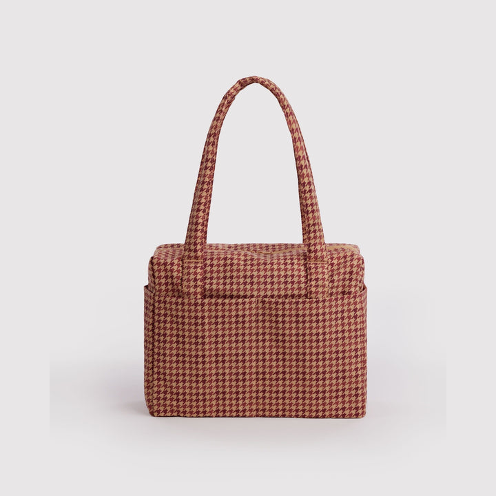 BAGGU SMALL CLOUD CARRY-ON: TAN HOUNDSTOOTH