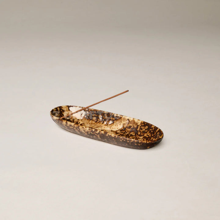 GENTLE HABITS THE COLLECTOR CERAMIC INCENSE HOLDER: CHOCOLATE