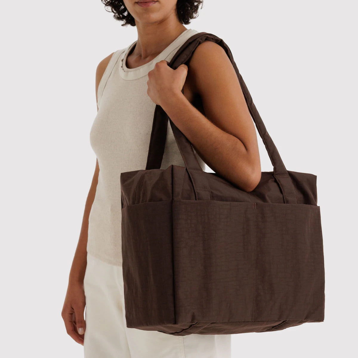 BAGGU SMALL CLOUD CARRY-ON: COFFEE