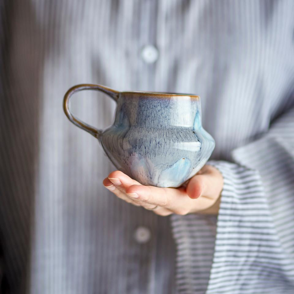 BLOOMINGVILLE BESSIE MUG: BLUE