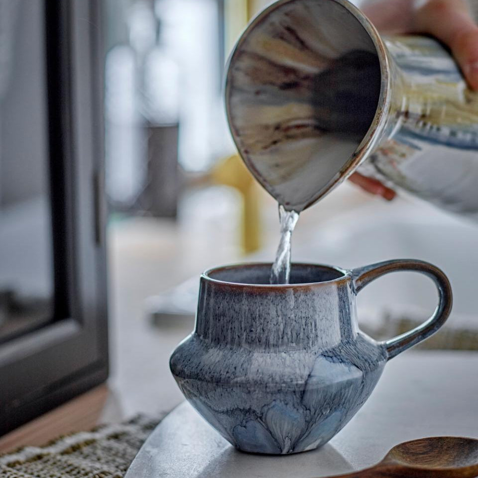 BLOOMINGVILLE BESSIE MUG: BLUE