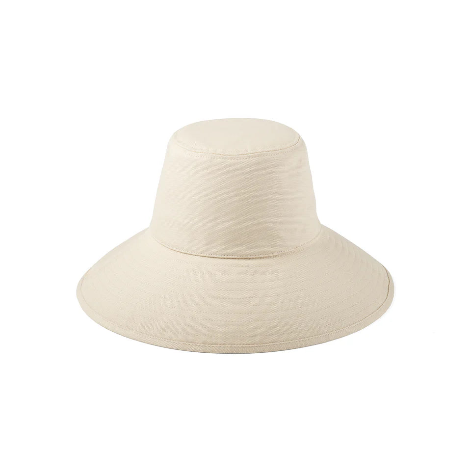 LACK OF COLOR HOLIDAY BUCKET HAT: BEIGE CANVAS