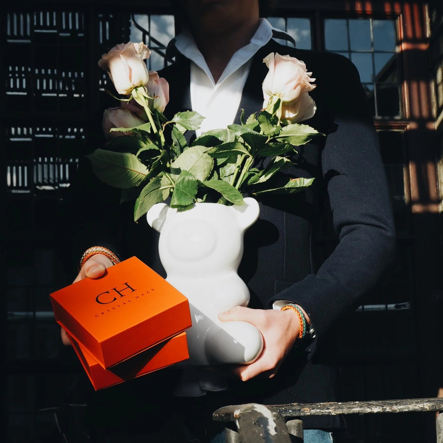 CYRSTAL HAZE NOSTALGIA BEAR VASE: WHITE