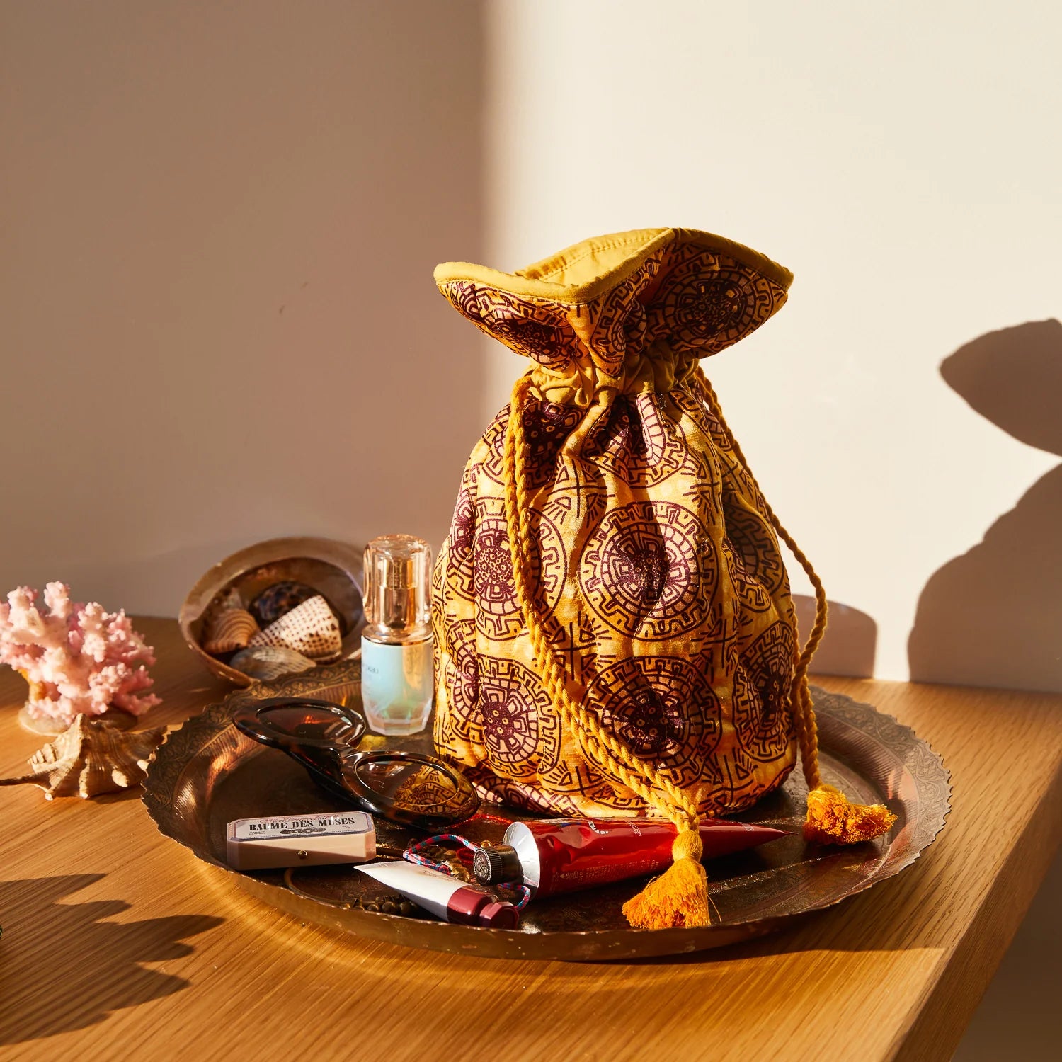 SAGE & CLARE GABRIELLA DRAWSTRING BAG: DUNE