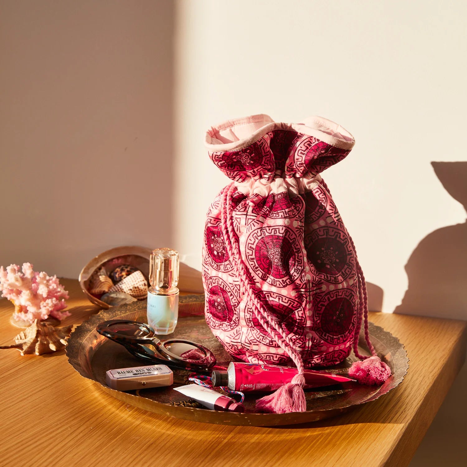 SAGE & CLARE GABRIELLA DRAWSTRING BAG: HIBISCUS