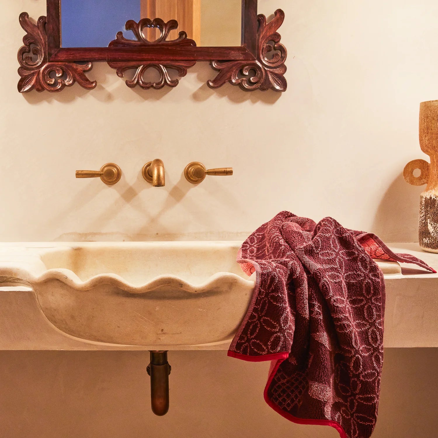 SAGE & CLARE ESME HAND TOWEL: HIBISCUS