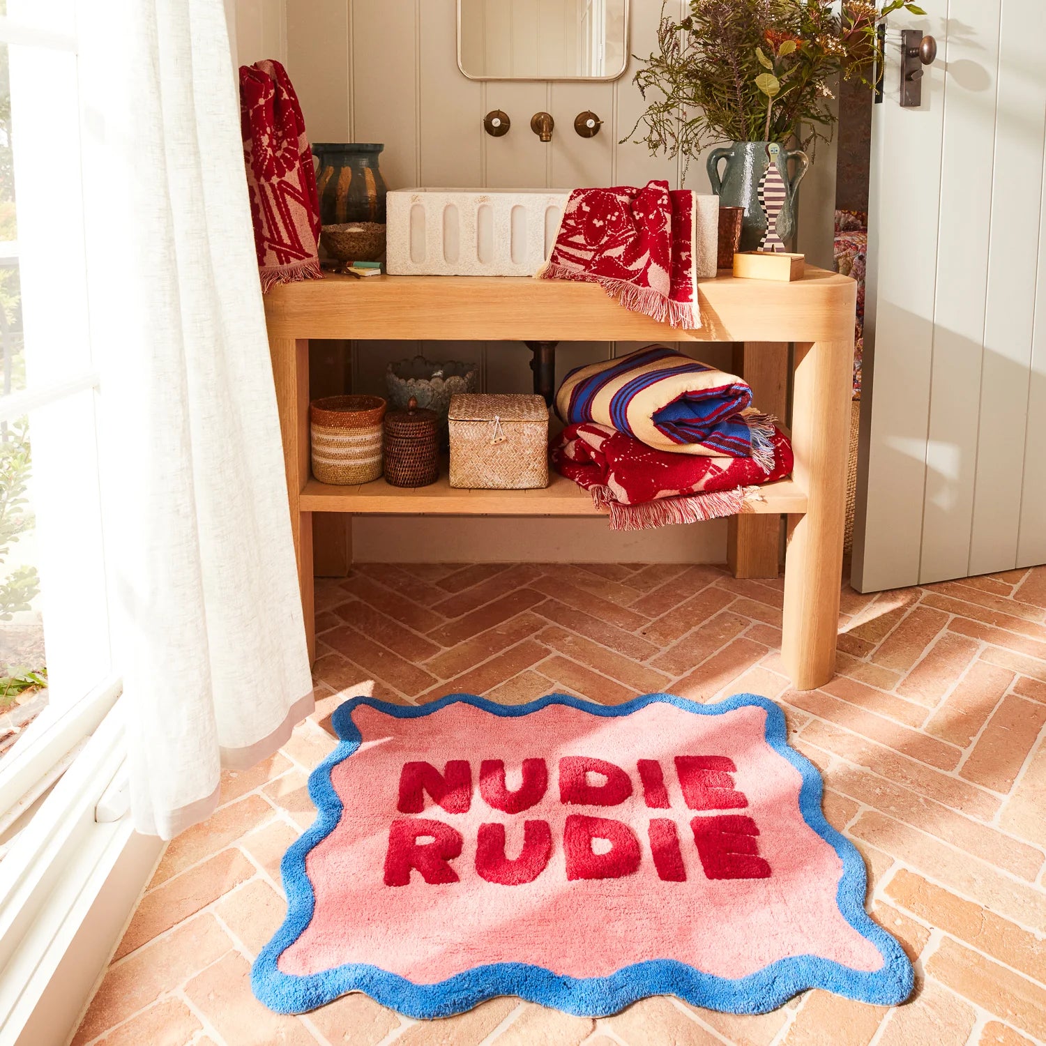 SAGE & CLARE AMALIE NUDIE BATH MAT: HIBISCUS