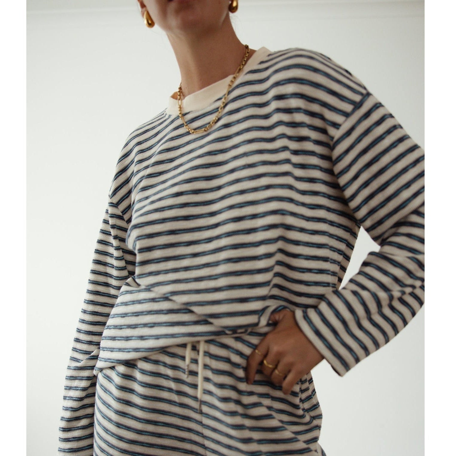 ALAKAI CASPIA L/S CREW NECK KNIT TOP: BLUE