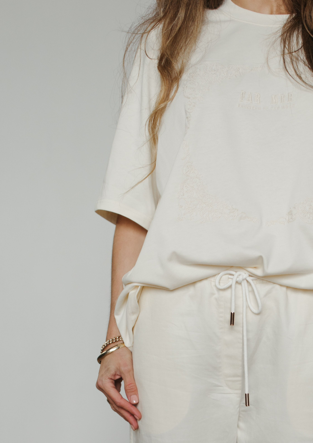 FAR MER PAISLEY EMBOSS CREW TEE 2