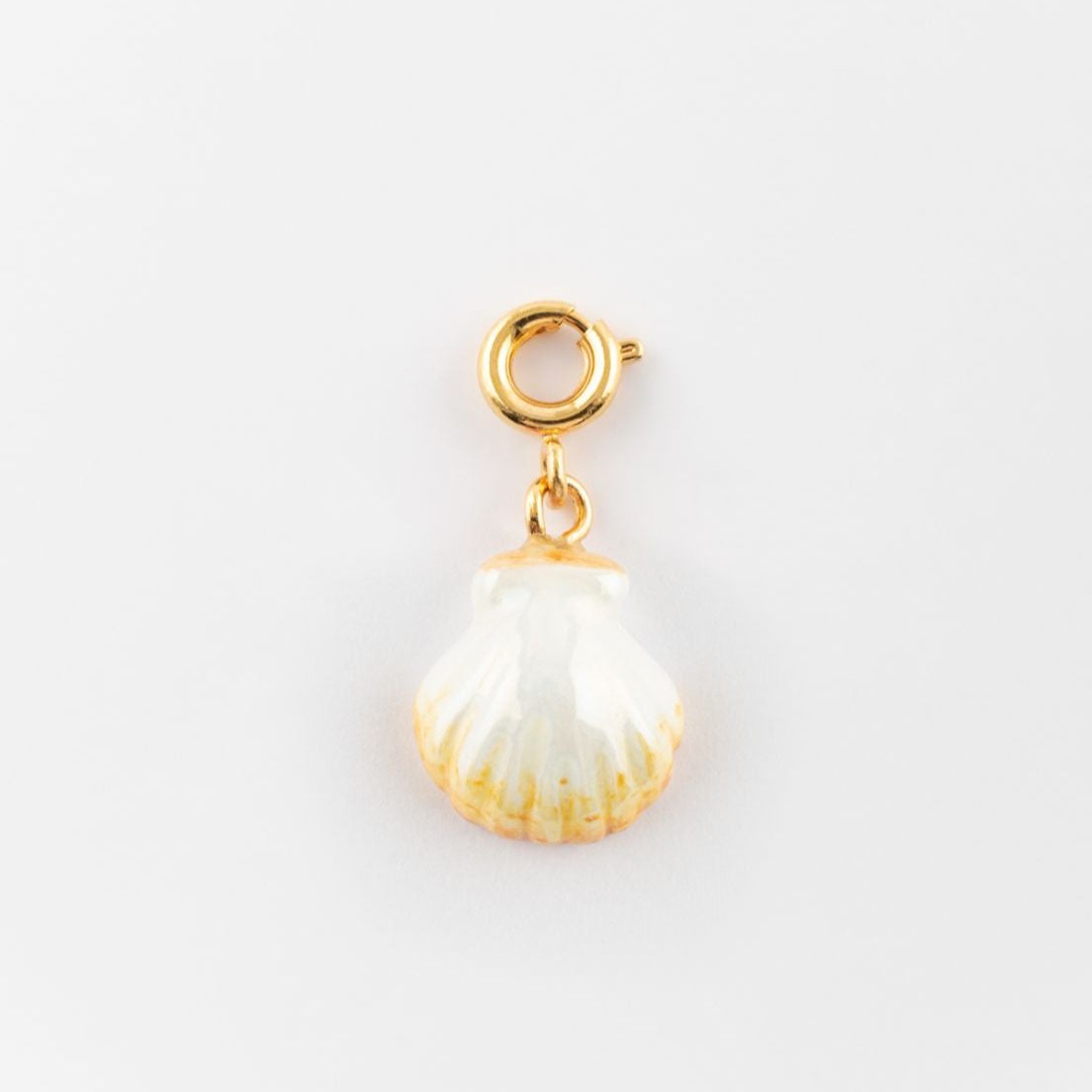 NACH SCALLOP SHELL PORCELAIN CHARM