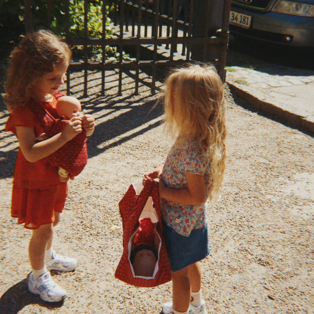 KONGES SLOJD DOLL LIFT: FRAISE DOT