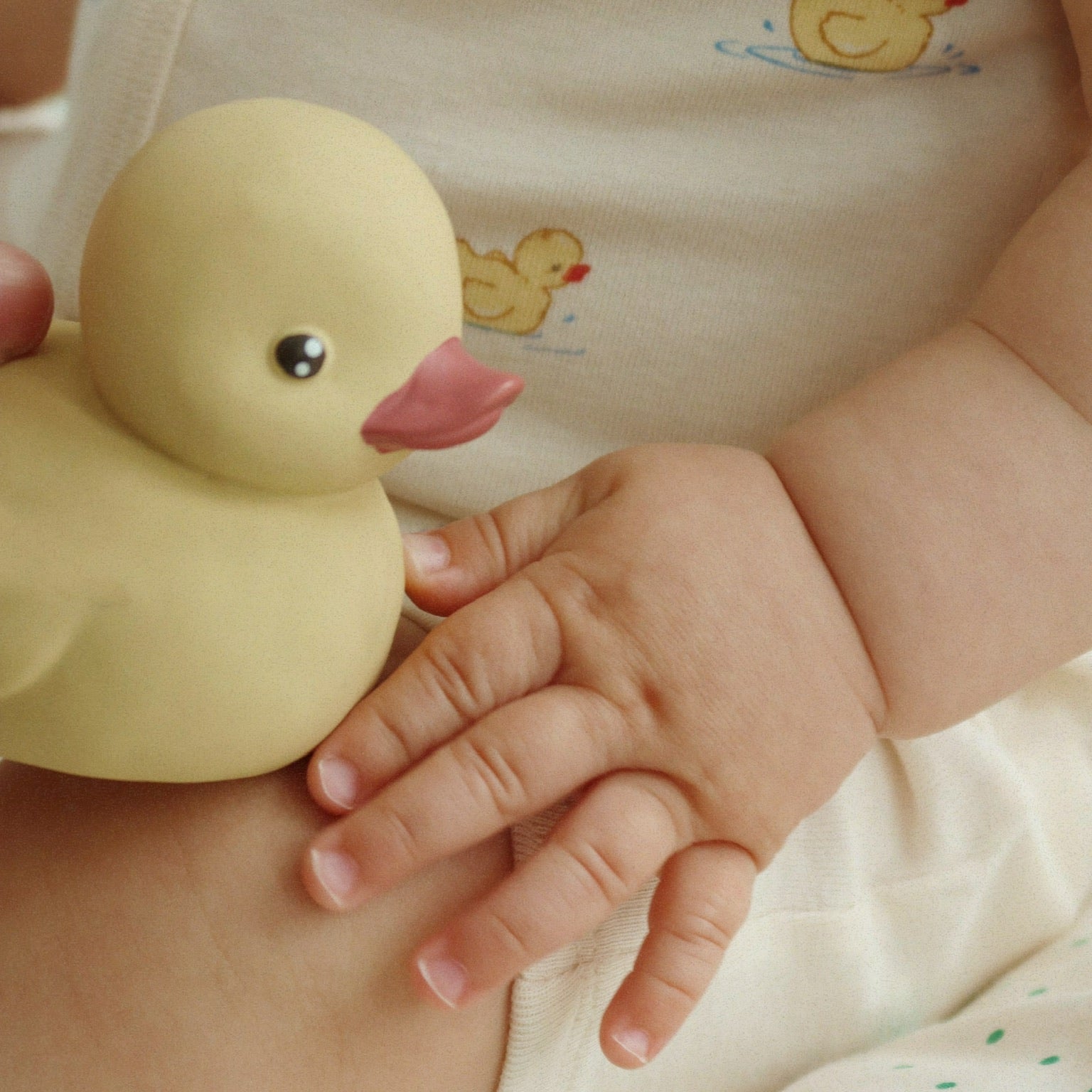 KONGES SLOJD DUCK BATH TOY: STRAW