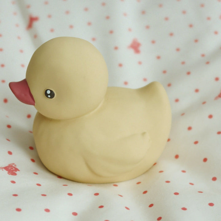 KONGES SLOJD DUCK BATH TOY: STRAW