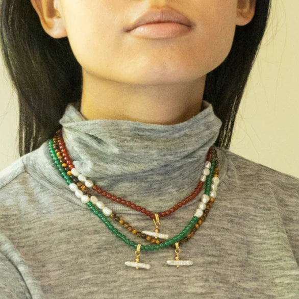 SANDRALEXANDRA PEARL T-BAR AND STONE NECKLACE: OLIVE JADE