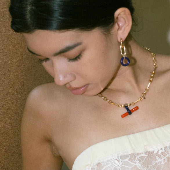 SANDRALEXANDRA T-BAR GLASS MIXED CHAIN NECKLACE: CORAL & BLUE