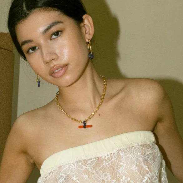 SANDRALEXANDRA T-BAR GLASS MIXED CHAIN NECKLACE: CORAL & BLUE