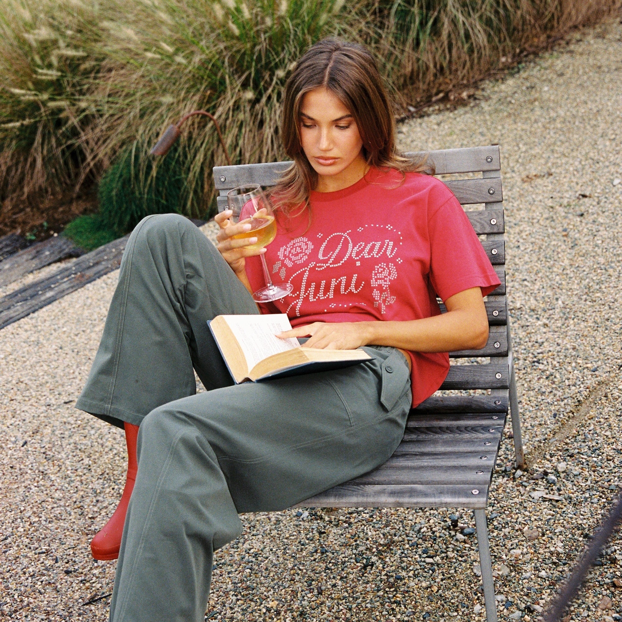 JUNI WOMENS DEAR JUNI TEE: CHILLI