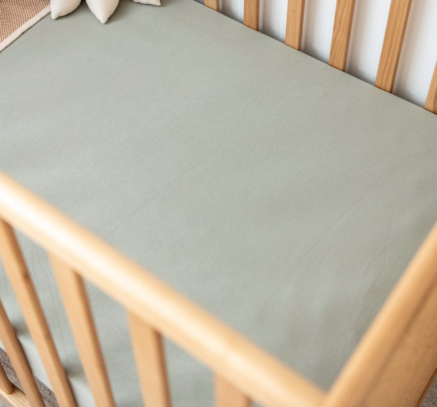 KIIN FITTED COT SHEET: SAGE
